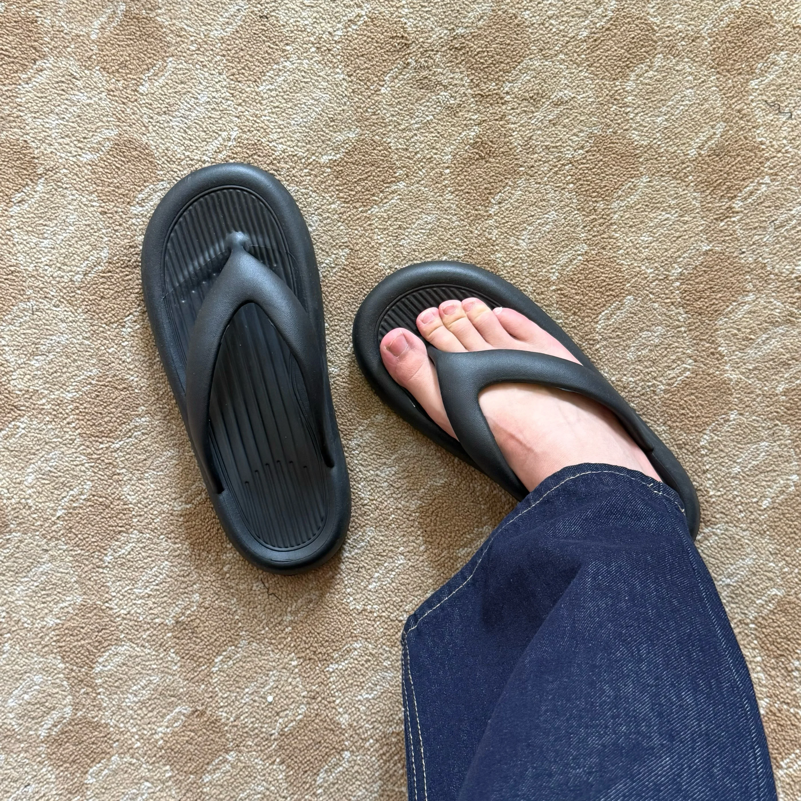 

Clohand Summer Bla Anti-Slip Thong Slippers Couple Beachwear Men Women Trendy Flat Heel Breathable EVA Material Slippers