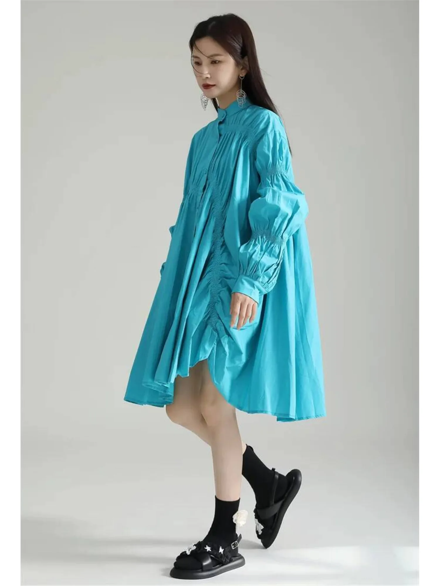 ชุดเต้นรําคลาสสิกหลวมพร้อมแขนโคมไฟ Ruched และชายเสื้อไม่สม่ําเสมอสําหรับสวมใส่บนเวทีหรือการแสดงชุดปาร์ตี้ฮันบก