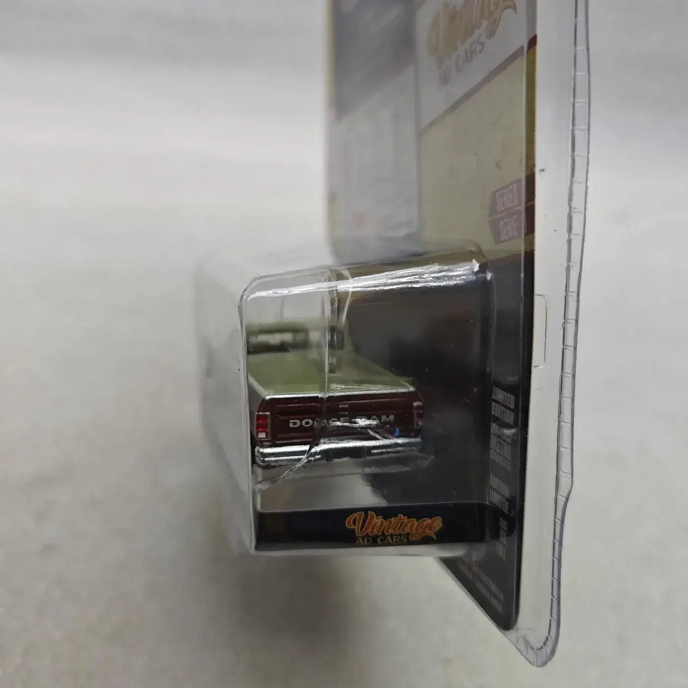 1:64 1982 DODGE RAM D-150 PROSPECTOR High Simulation Diecast Car Metal Alloy Model Car Children's toys  Child ornament