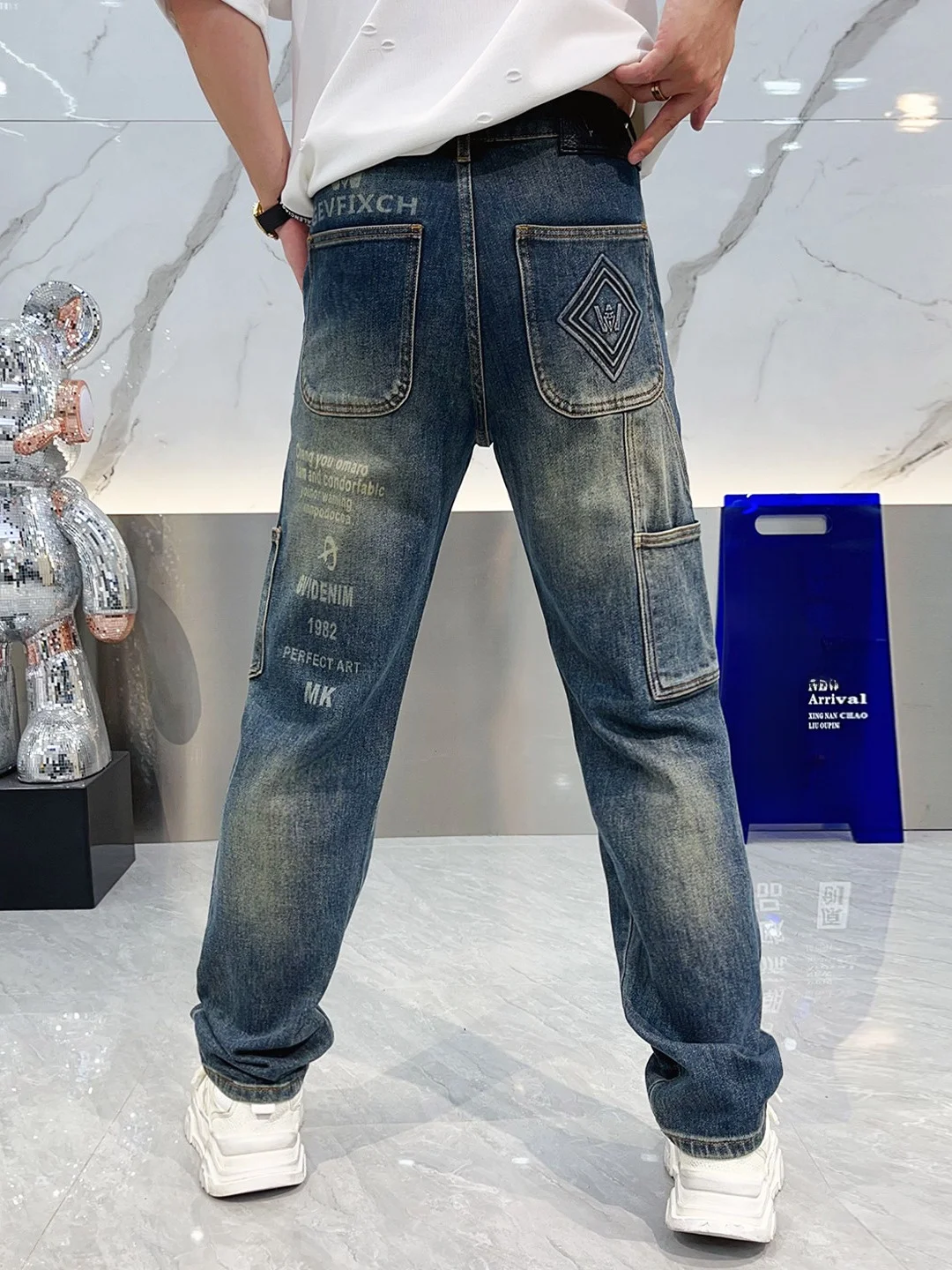 

Мужские джинсы Waed Denim с прямыми штанинами, с несколькими карманами, с буквенным принтом, повседневные брюки, осенняя мода, дышащий хлопок