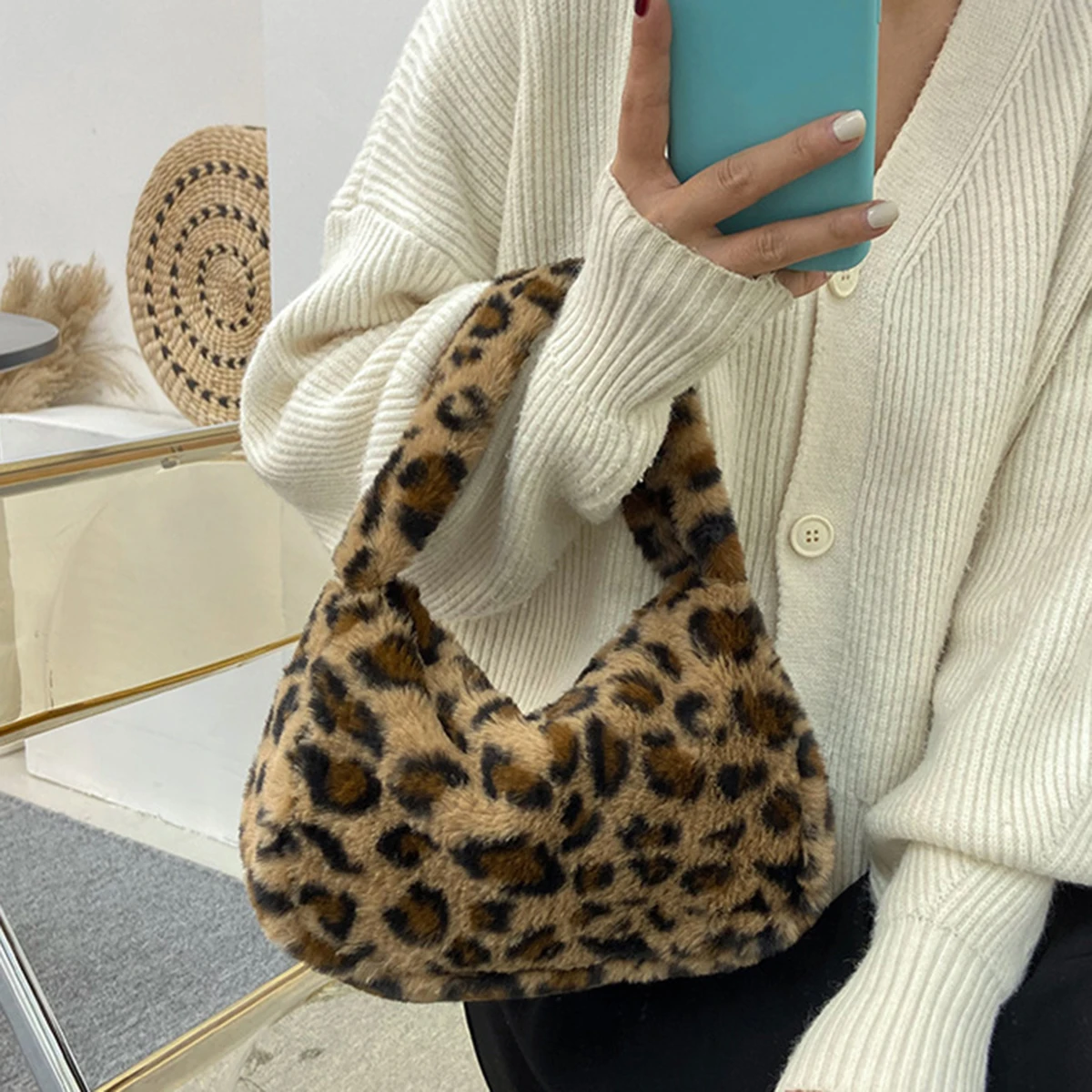 

Модная женская зимняя сумка на плечо, модная мягкая плюшевая однотонная сумка под мышками с леопардовым узором зебры, корейские женские сумки