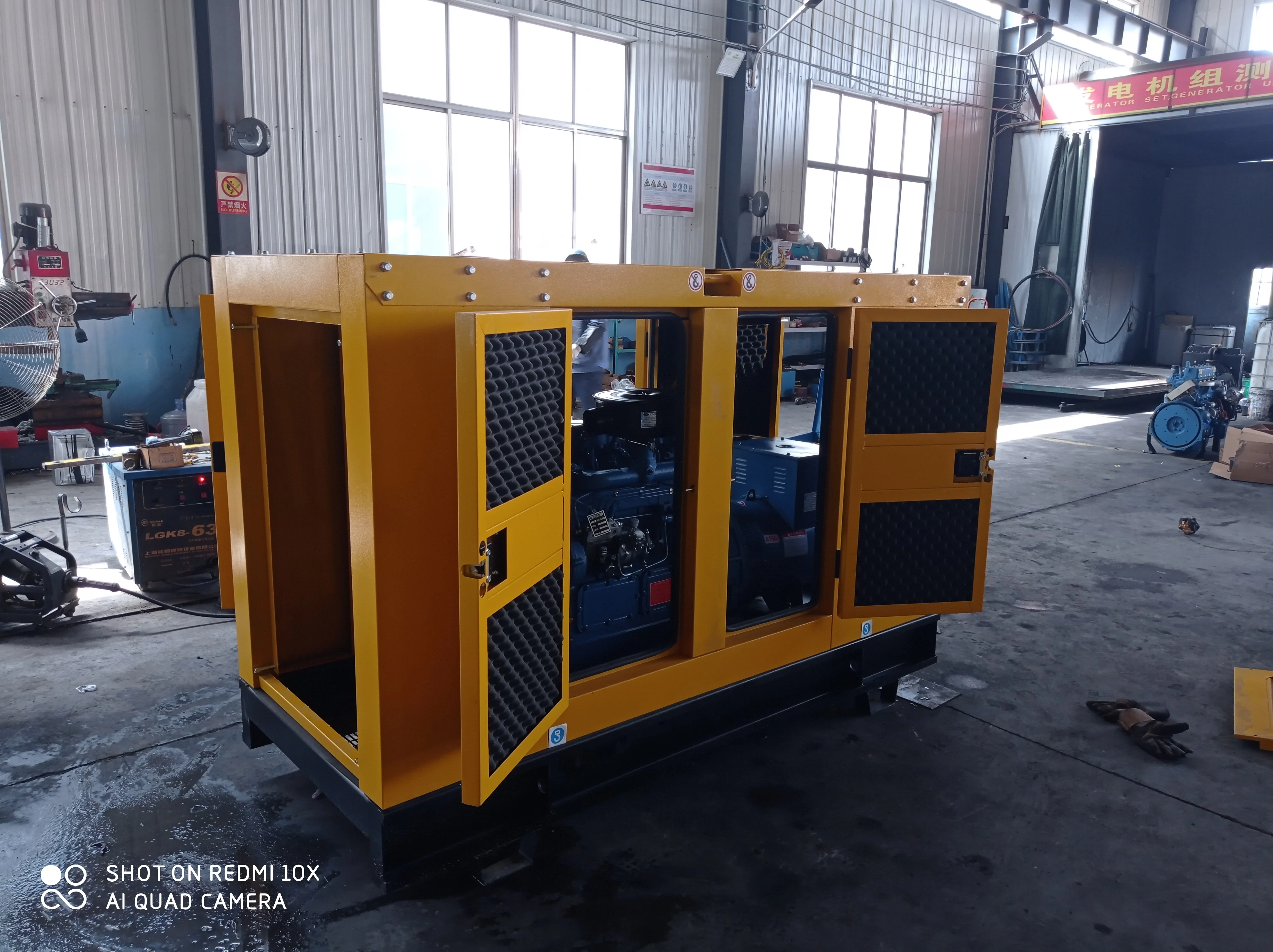 مولد ديزل صامت عازل للصوت عالي الجودة من ويفانغ ريكاردو 40kw 50kva مع مولد كهربائي بدون فرش وخزان وقود أساسي