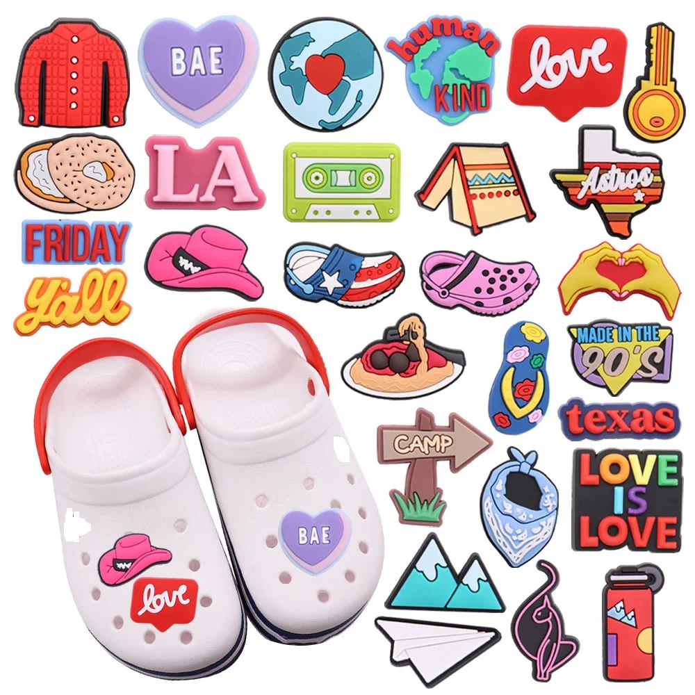 Mix 50 stücke PVC Schuh Charms Schnalle Erde Papier Flugzeug Mount La Love Sandalen Schuhe Dekoration Armbänder Zubehör Unisex Geschenk