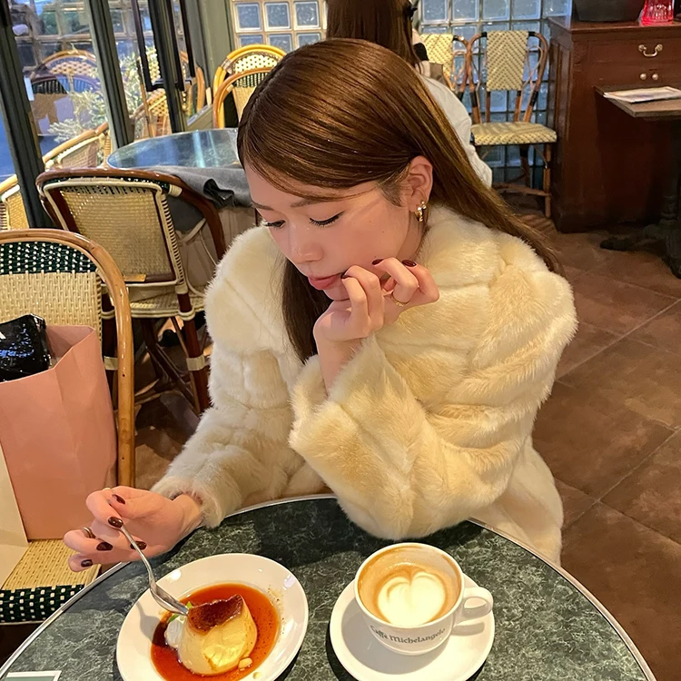 Zimowy płaszcz damski w stylu japońskim, pluszowy, modny, luźny, wyszczuplający, miękki, ciepły, gruby, ze sztucznego futra, kurtka futrzana, nowość 2025.