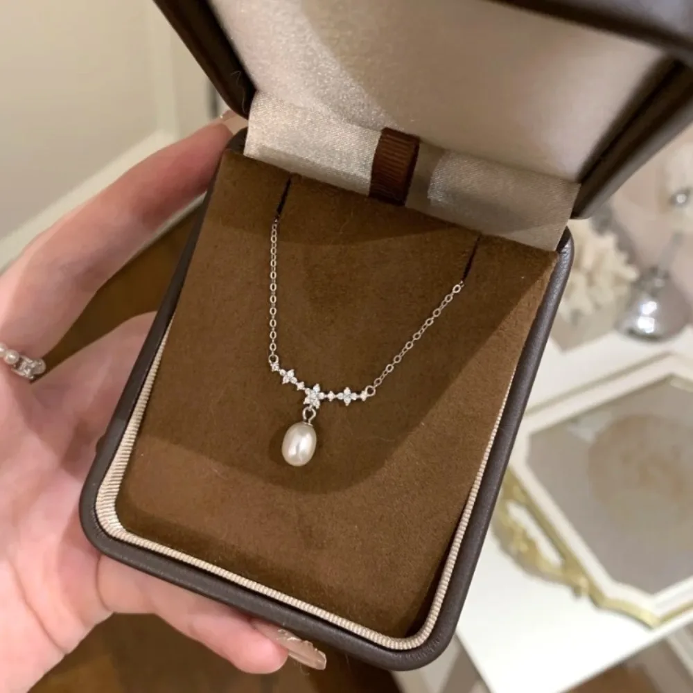 Super flash flowers light luxurysmallsenior sense of temperament new Chinese collar bone chain