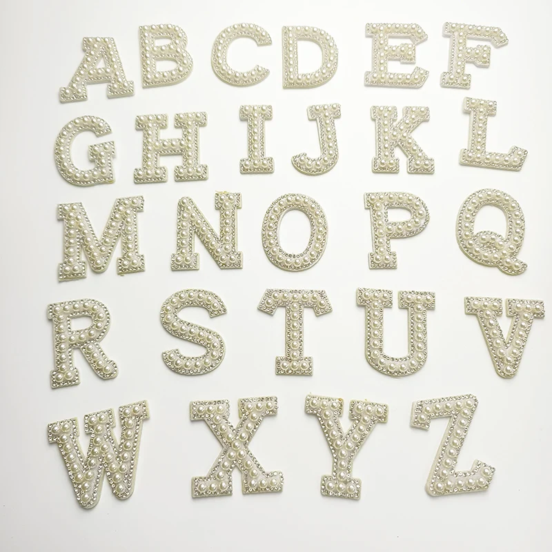A-Z 큰 진주 라인석 영어 문자 알파벳 바느질 패치 배지, 3D 수제 문자 패치 가방, 청바지 아플리케, 26 개/로트