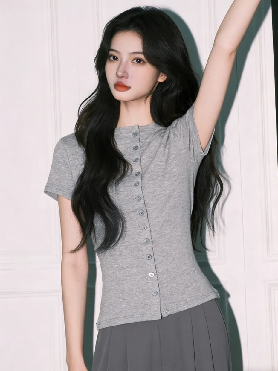 Camiseta Feminina Slim Fit de Manga Curta com Gola Redonda e Botão Único, Estilo Coreano, Top de Verão, Moda para o Dia a Dia, Poliéster