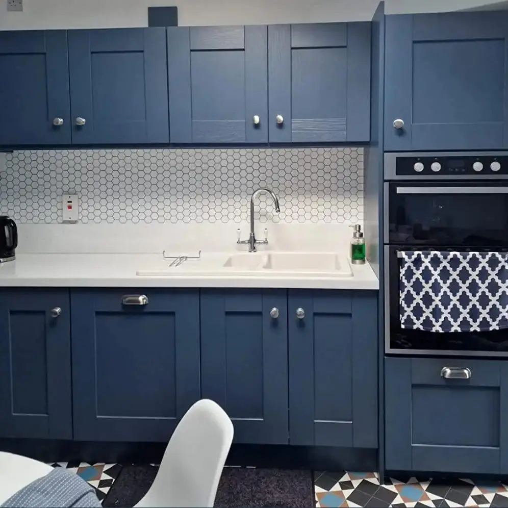 

5 Sheets Large Hexagonal Self-Adhesive Kitchen Wall Tiles - Waterproof, Stain-Resistant, Easy to Peel and Replace for Wall Decor