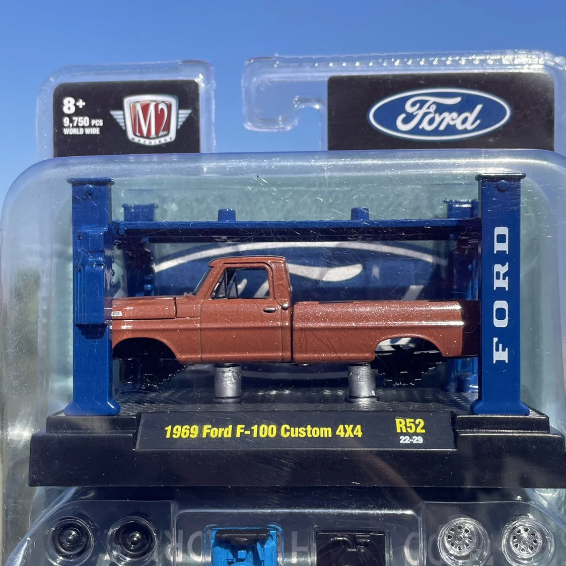 M2 Machines 1:64 1969 FORD F-100 CUSTOM 4X4 alloy model  kids gifts