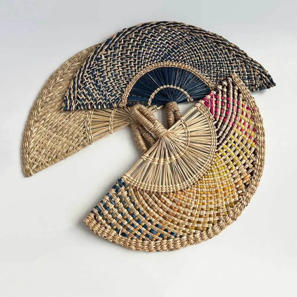 Colorful Hand-woven Straw Fan Vintage Handmade Decorative Handmade Fan Weaving Technique Portable Summer Cattail Fan