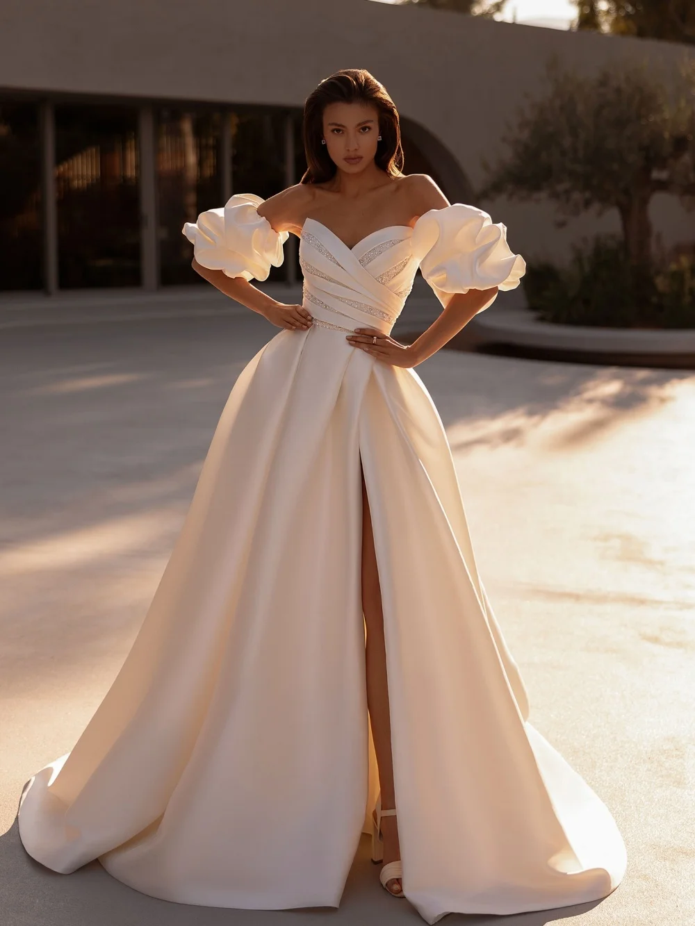 

Classic Side-Slit Wedding Dresses Formal Satin Bridal Gowns Stylish Floor-Length Wedding Gowns Vestidos De Novia