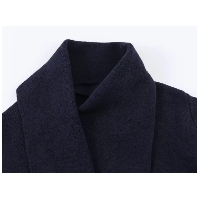 Długi płaszcz damski na wiosnę i jesień z szalikiem, długi rękaw, kołnierz z klapami, złote guziki, elegancki płaszcz damski, szykowna odzież wierzchnia, eleganckie płaszcze.