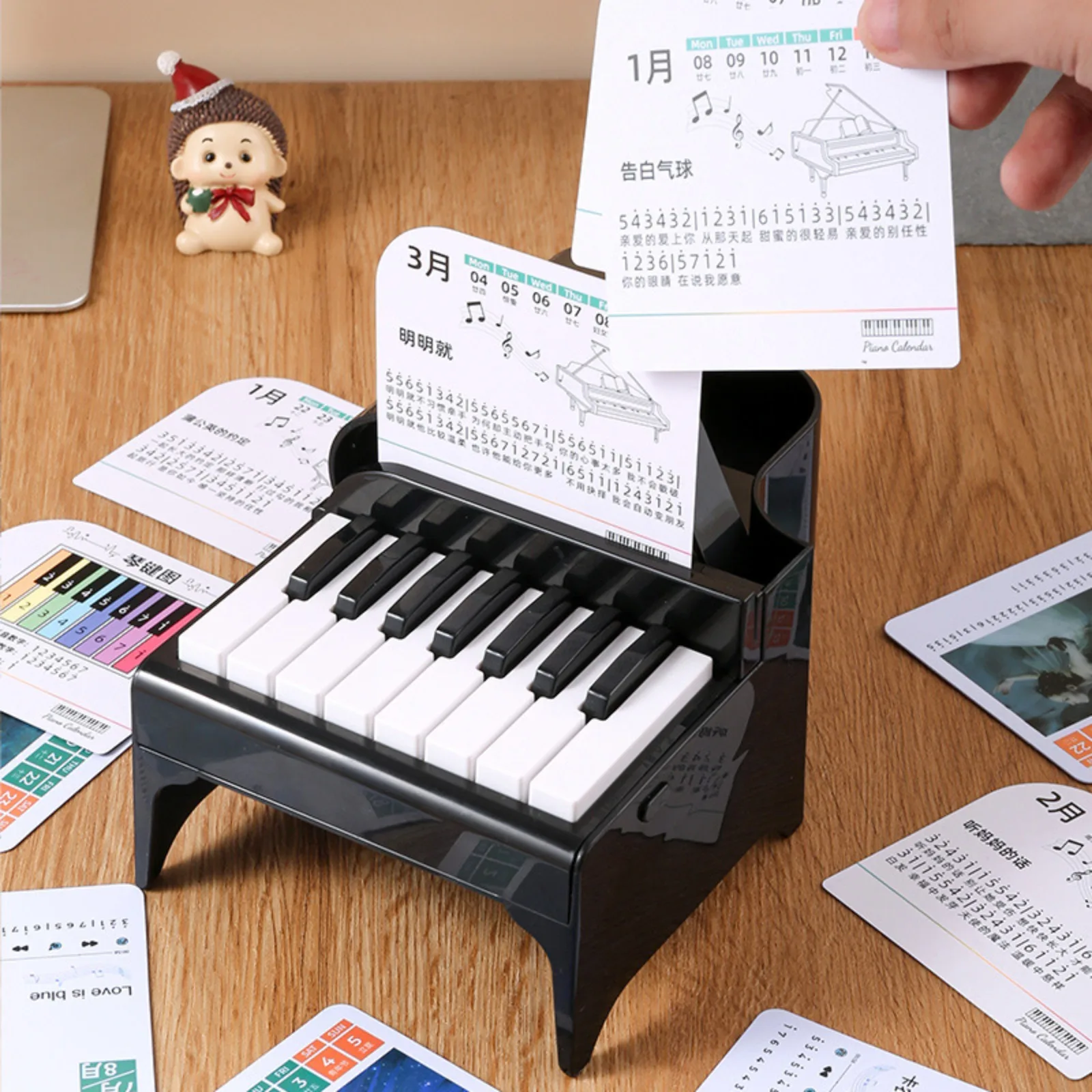 Melodic Harmony: Playable Piano Desk Calendar 2024 | 3D Memo Pad Creative Time Piece Calendar With 52 World Famous Songs