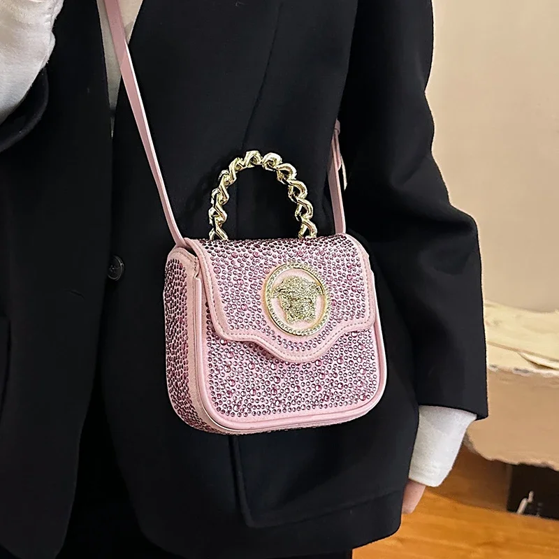 

Trendy Letter Logo Print Messenger Purse Bag Unique Fashionable With Solid Color For Women Leisure