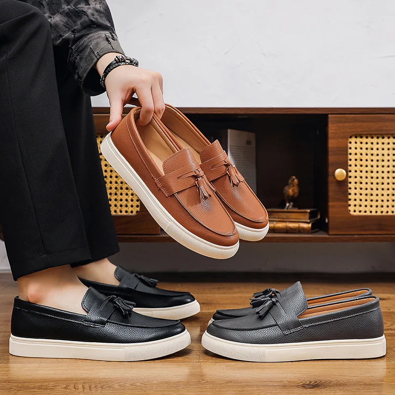 

Fashion versatile men's board shoes low cut sleeves flat feet men's shoes tassel pendants men's casual sports shoes