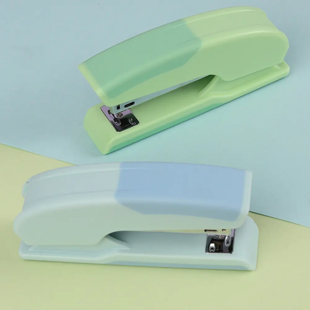 

1 шт. Высокопрочный пластиковый степлер с обтекаемым дизайном и удобной рукояткой для документов, бумаги, тестов, переплета, офисных принадлежностей, учебы