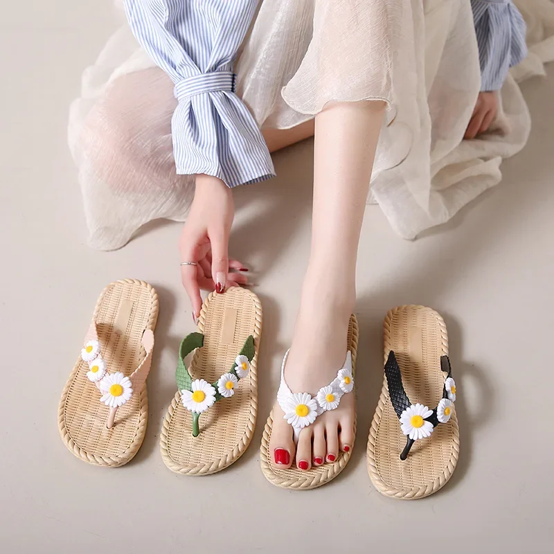 New Three-flower Flip-flops Women's Wear-resistant Girl's Flat-bottomed Beach Slippers  7199