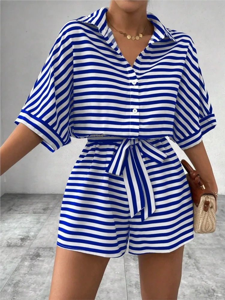 Celana Pendek Jumpsuit Dasi Lengan Sedang Kancing Kardigan Kerah Bergaris Fashion Musim Panas Celana Pendek Jumpsuit Jalanan Kepribadian Wanita