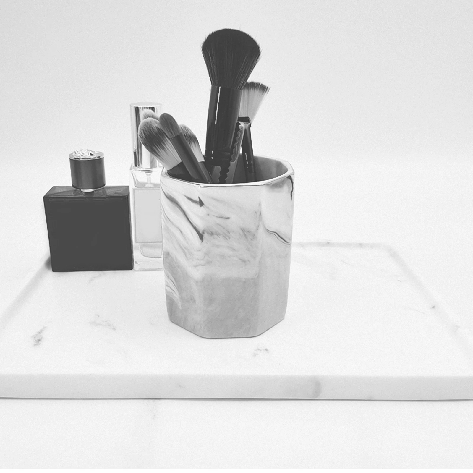 

Pen Brush Organizer Desktop Ceramic Makeup Brush Holder Storage Bucket for Cosmetics Pens Bathroom Travel Use Pen Holder