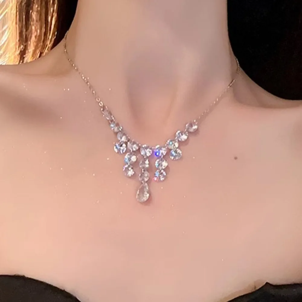 Hot Sale Sparkling Diamond Necklace Beautiful Elegant Wedding Necklace Attractive Engagement Necklaces Fashion