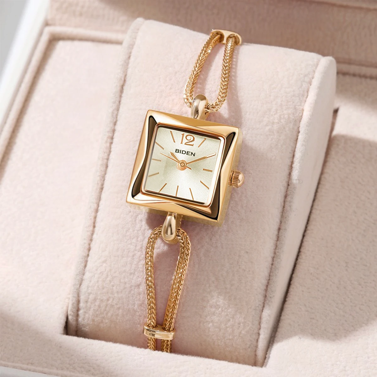 

1Pcs Women's fashionable watches are suitable for daily wear. Square quartz watches are a gift for students returning to school