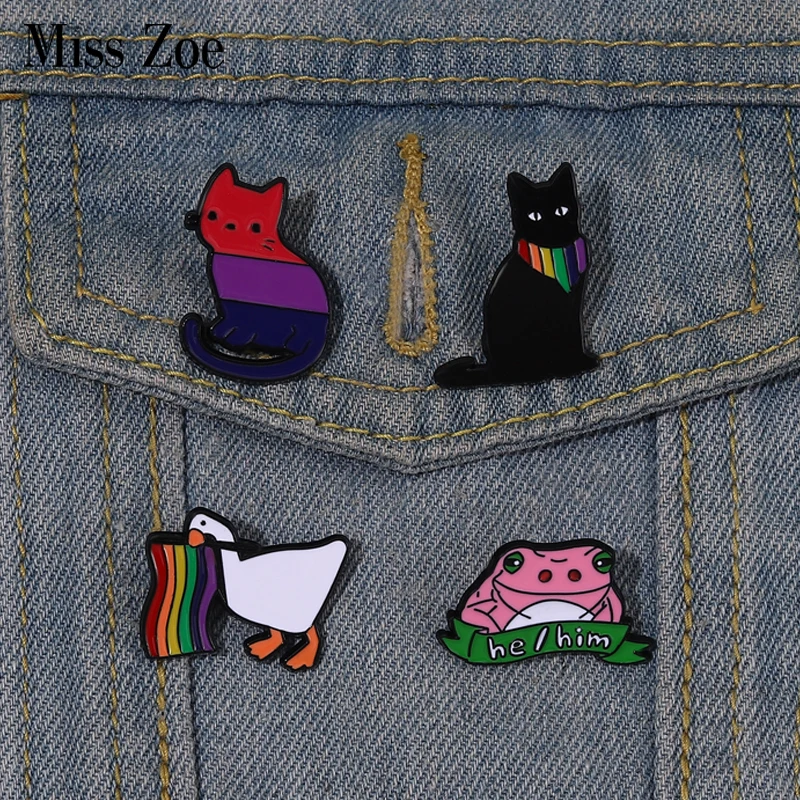 فخر العلم المينا دبابيس مخصص الحب هو الحب له دبابيس LGBT التلبيب شارات القطط الضفدع أوزة مجوهرات هدية للأطفال الأصدقاء