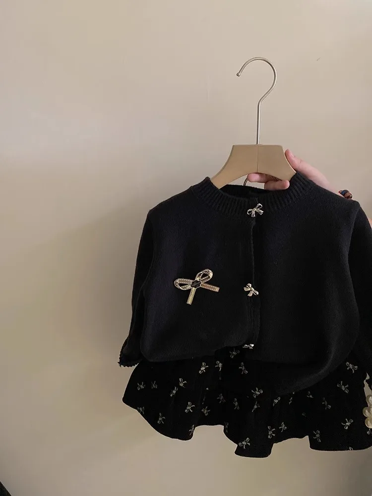 Kinder-Set im koreanischen Stil: Strickjacke & Rock – Schwarzes 2-teiliges Outfit mit Schleifendekoration für Mädchen, Frühling/Herbst, Casual – Detail 8