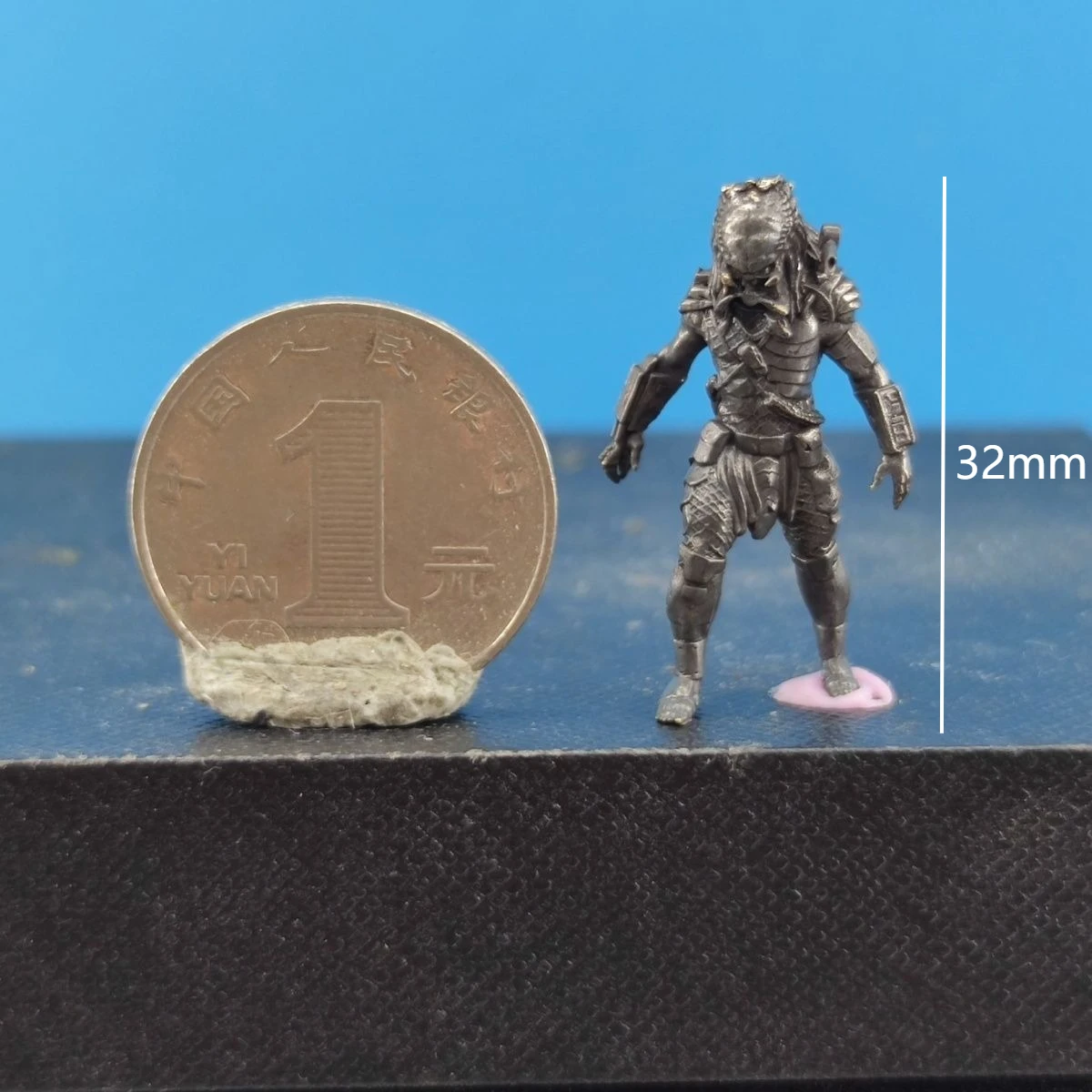 Brass Warrior Soldier Metal Model Sculpture Lone Wolf Figurine Ornament 32mm Miniature Small Gift for Men and Women