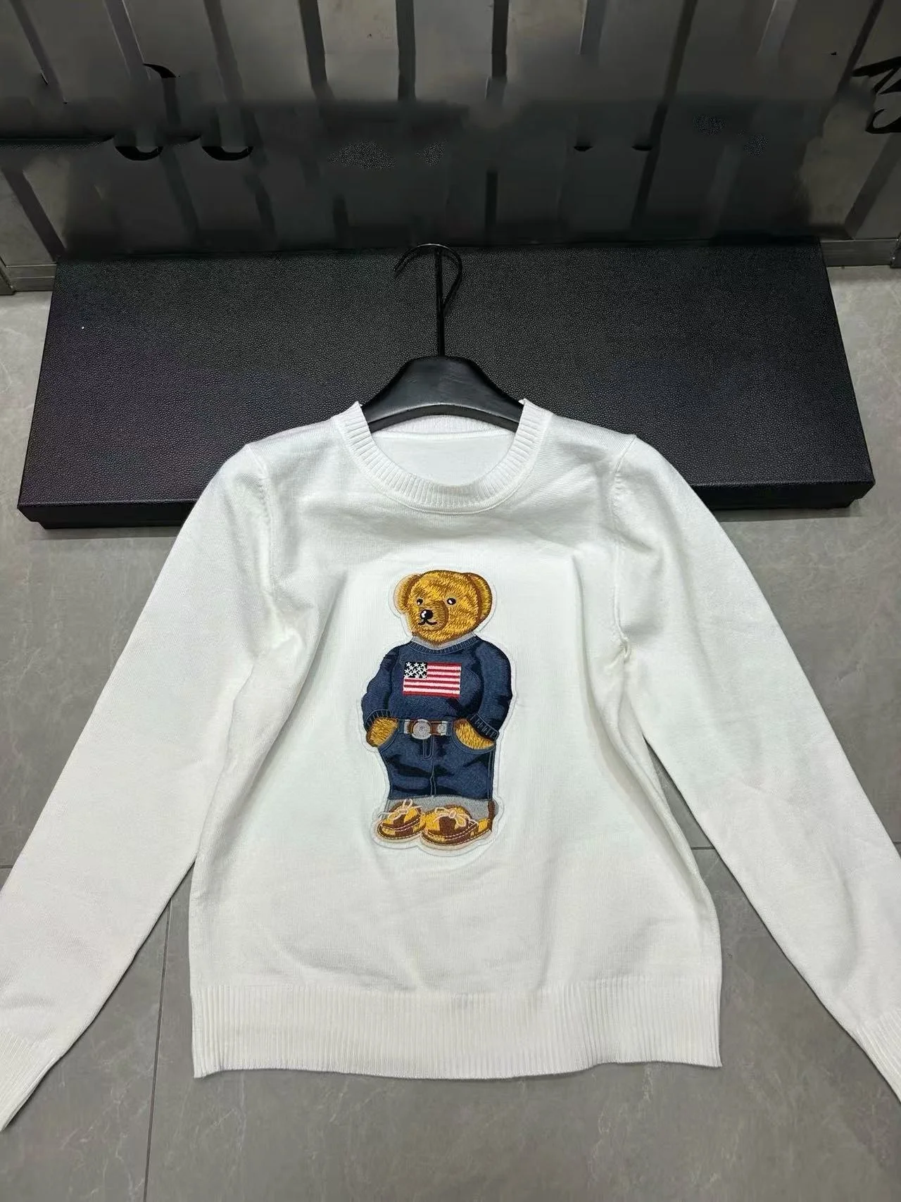 

Fashion Minimalist Regular Fit Versatile O-Neck Long Sleeve Knitted Pullover Sweater Casual Cartoon Bear Jacquard Knitwear Tops