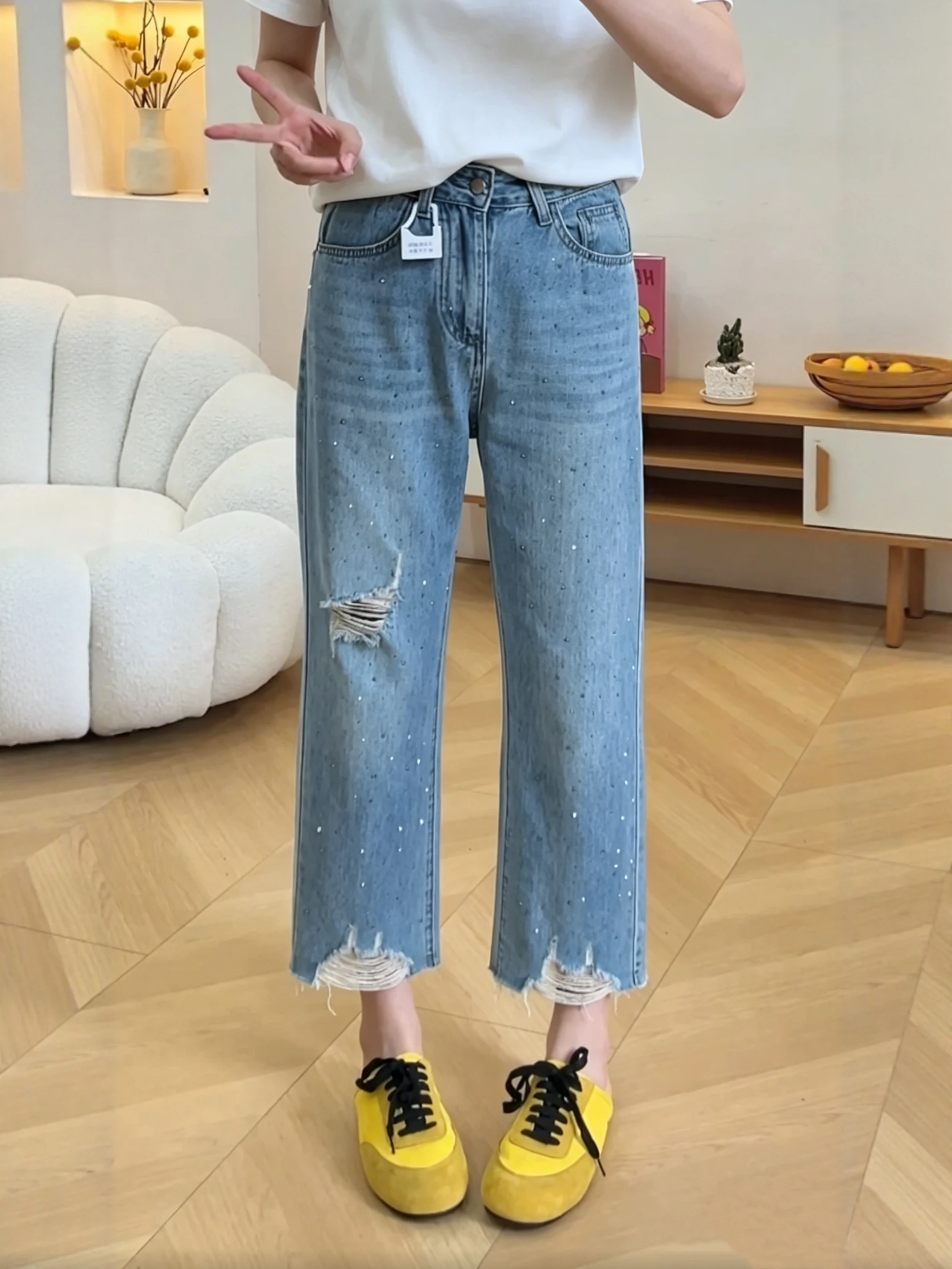 

2026 Summer New Women's Denim Jeans Super Fire Glue Diamond Hole Eighteen Straight Tube Pants Mutilated Smoke Pipe Pants