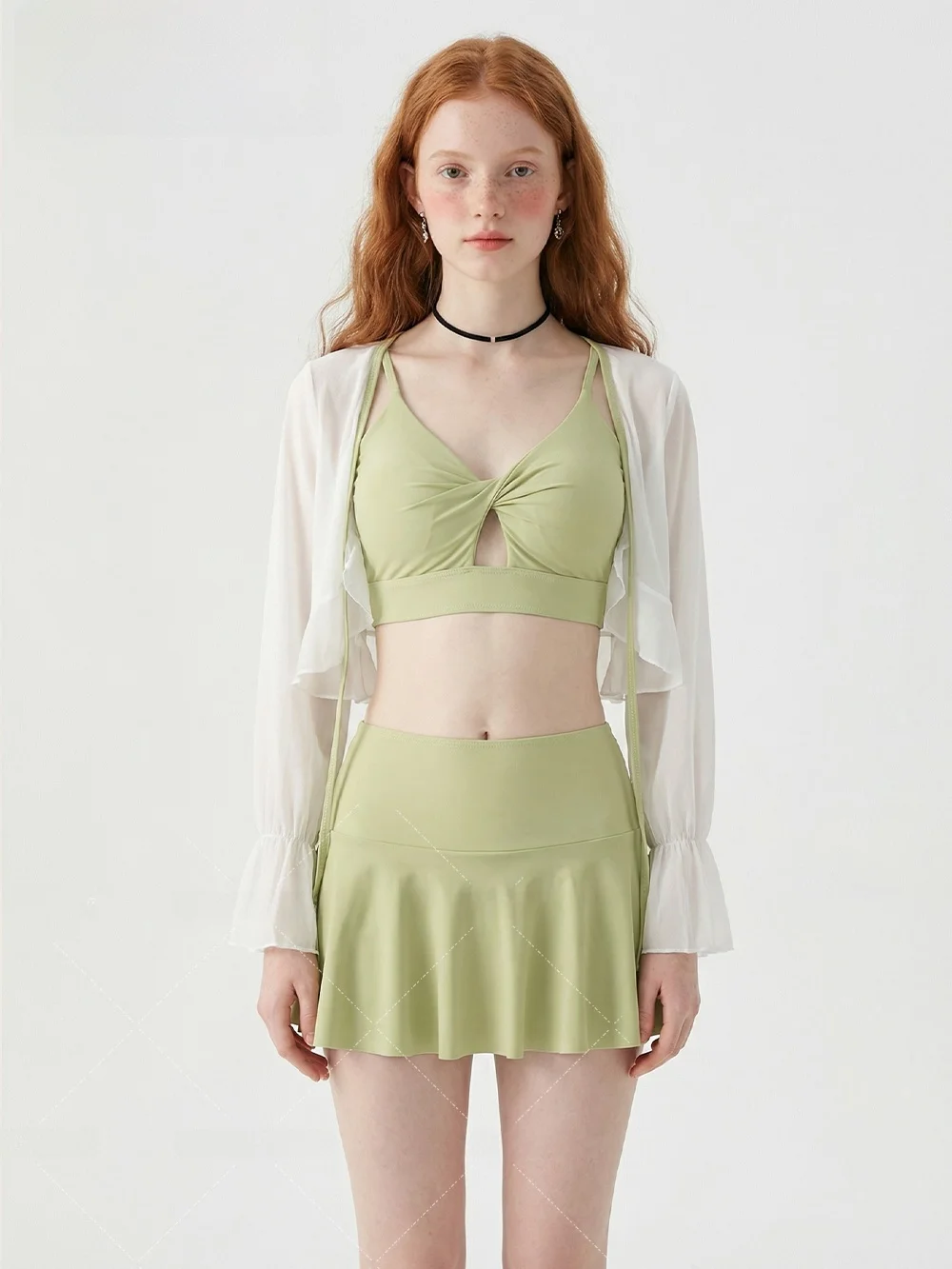 

Потрясающий женский купальник-тройка для термальных источников: красивый комплект с V-образным вырезом, длинными рукавами и стройнящим накидоном