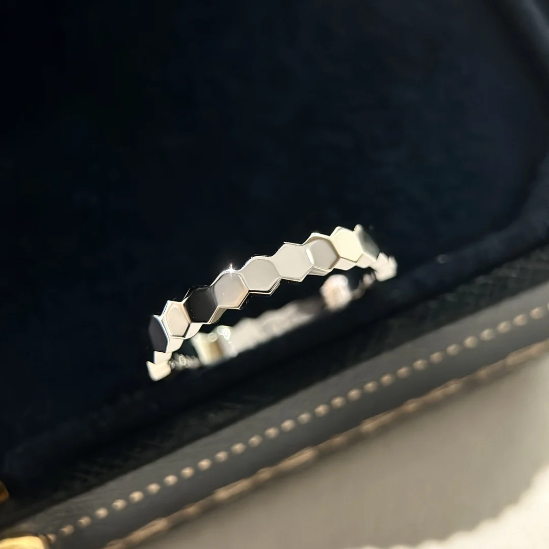 Franse High-End Boutique Dameshoningraat Diamanten Ring Gemaakt Van 925 Sterling Zilver Materiaal, Alleen Gericht Op Kwaliteit