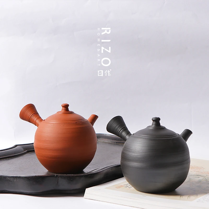 Japan Often Uses A Sliding Side Tea Pot To Brew Tea, While The Wind And Moon In Village Make Red Clay Urgent Beard