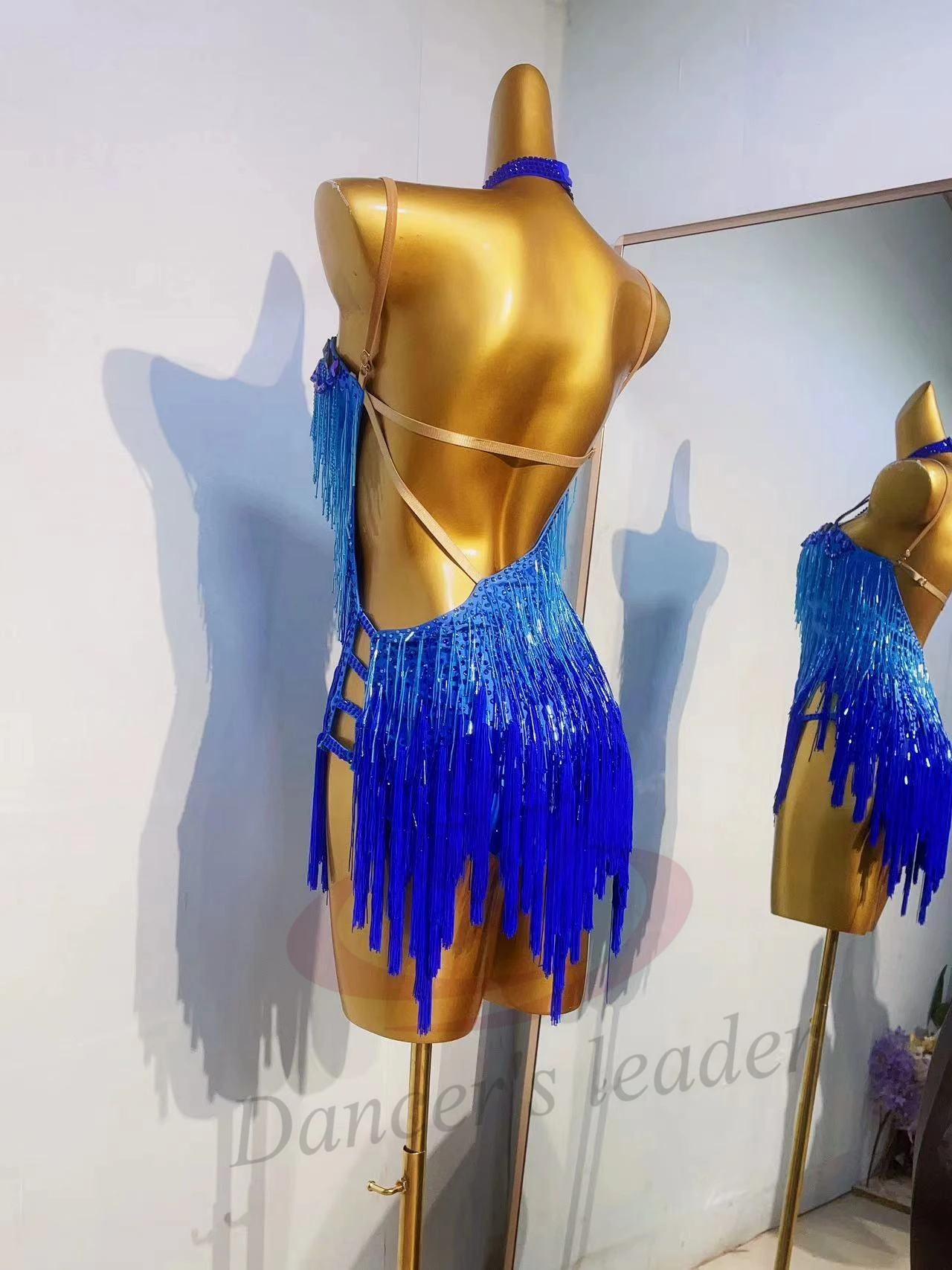 Hochwertige, maßgeschneiderte blaue Quaste für lateinamerikanische Tanzwettbewerbe mit Diamant-Hosenträgern für Damen, Samba-Performance-Kleidung, schwarzes Poolkleid