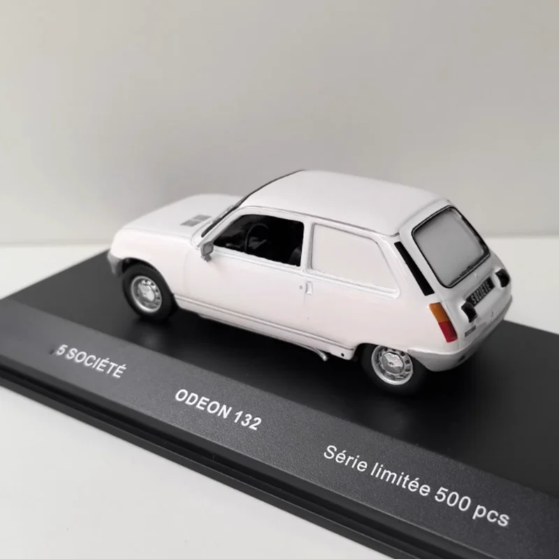 ODEON 1/43 Bilancia 5 SOCIET Lega di Simulazione Modello di Auto Collezione Statica Decorato Giocattoli di Vacanza Regalo di Souvenir