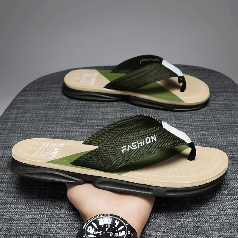 Popular Men's Flip Flops Casual Outdoor Beach Sandals Fashionable Mens Summer Sandal Versatile Men Comfortable Flat Slippers