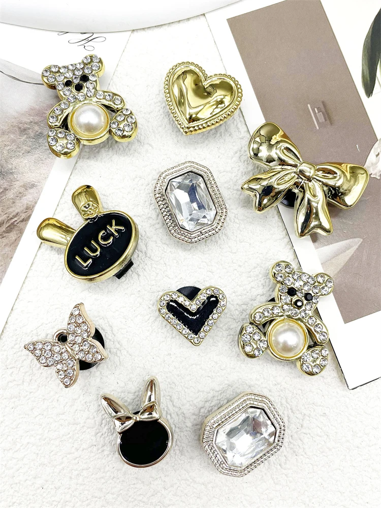 10PCS Schuh Charms Zubehör ABS Schmetterling Design Frauen Casual Goldene Bogen Charme Dekorationen Fit Blase Rutschen Clogs Ornamente