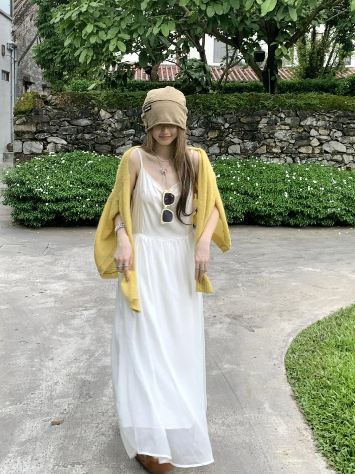 

Новинка! Женское платье больших размеров с V-образным вырезом, на бретельках, А-силуэт, длинное, осеннее, с завышенной талией, в корейском стиле, омолаживающее.