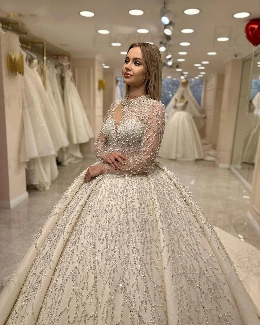 Maßgeschneiderte glamouröse Hochzeitskleid Langarm Ballkleider Arabisch Perlen Brautkleider Sparkle Robe de Mariee Vestidos De Novia