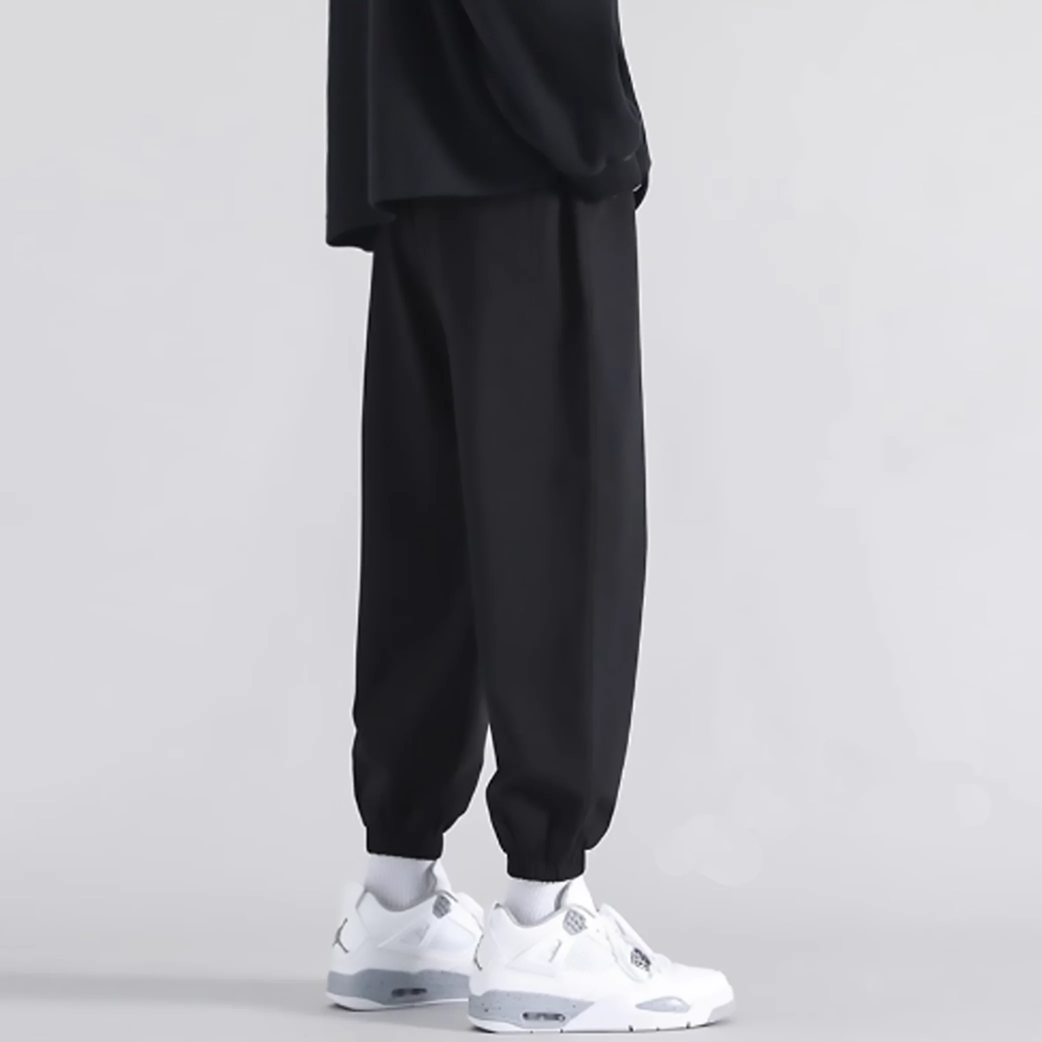 

Men's solid color sanitary pants for casual sports come in two colors that can be machine washed or given as gifts