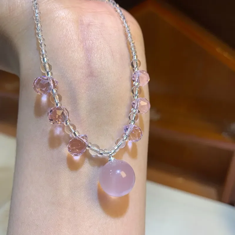Mozambique powder crystal collarbone chain girl wind round bead pendant with jewelry fresh and sweet handmade necklace