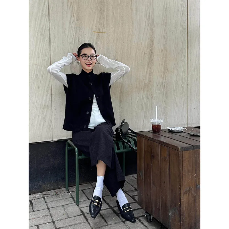 Age-reducing niche collar button off-shoulder cashmere sweater vest stacked sweater vest