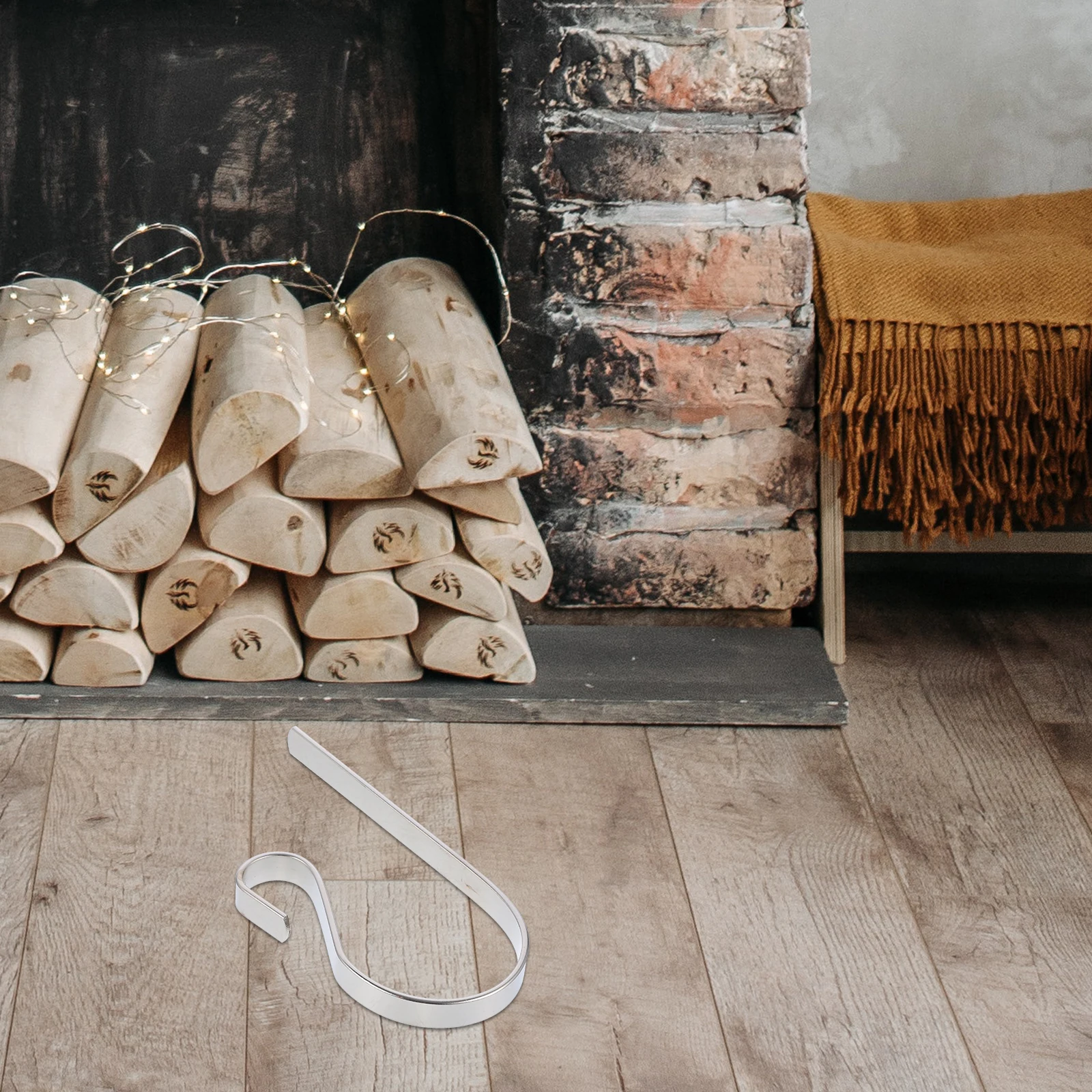 

2Pcs Iron Christmas Hangers Stocking Holders Fireplace Xmas Stocking Hooks Gift Hanging Mantel Fireplace Hanging Hook