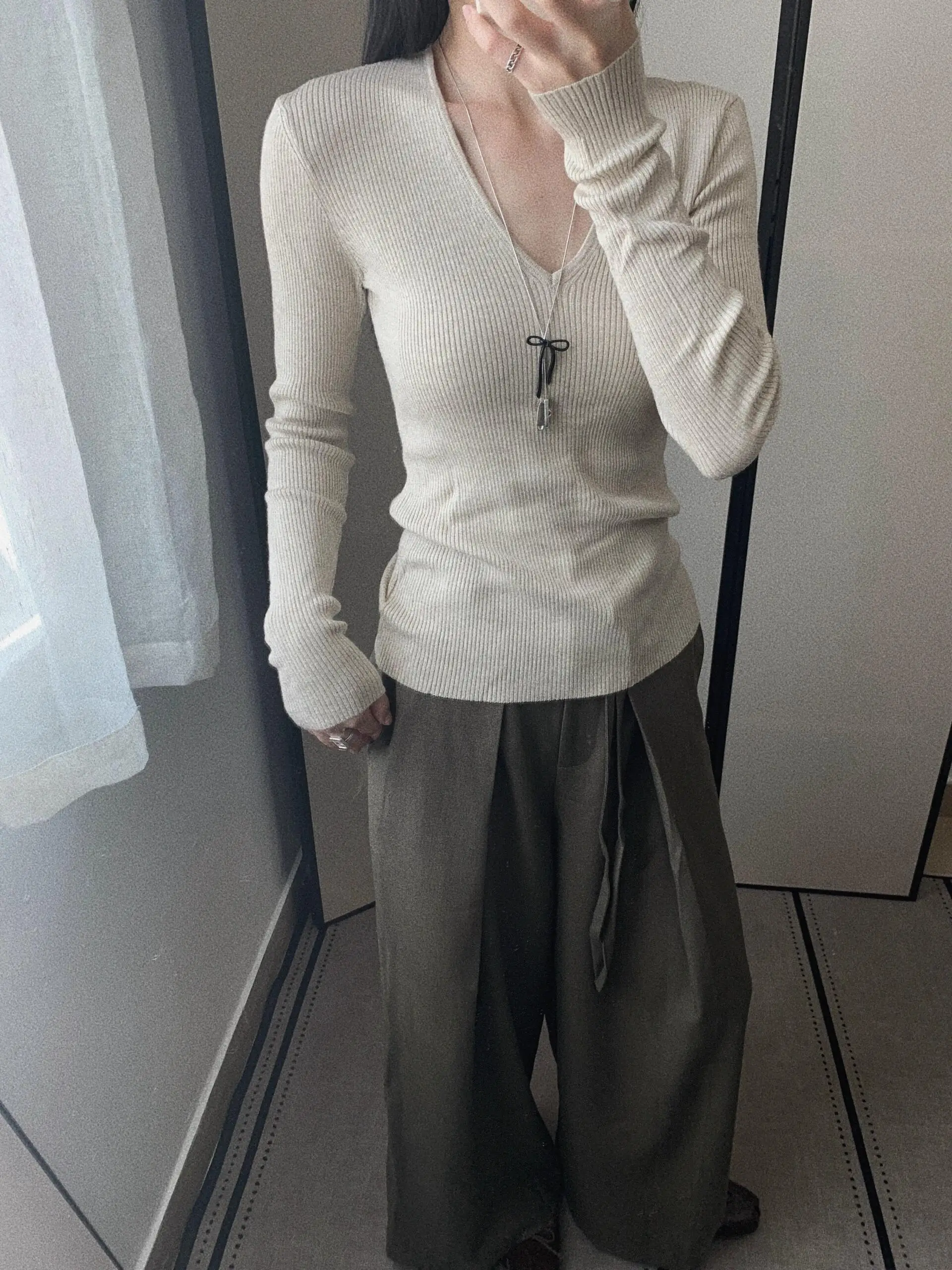 

Korean Style V-Neck Long Sleeve Knitted Sweater Women's Autumn Lazy Style Slimming Inner Wear Pure Desire Personality Outerwear