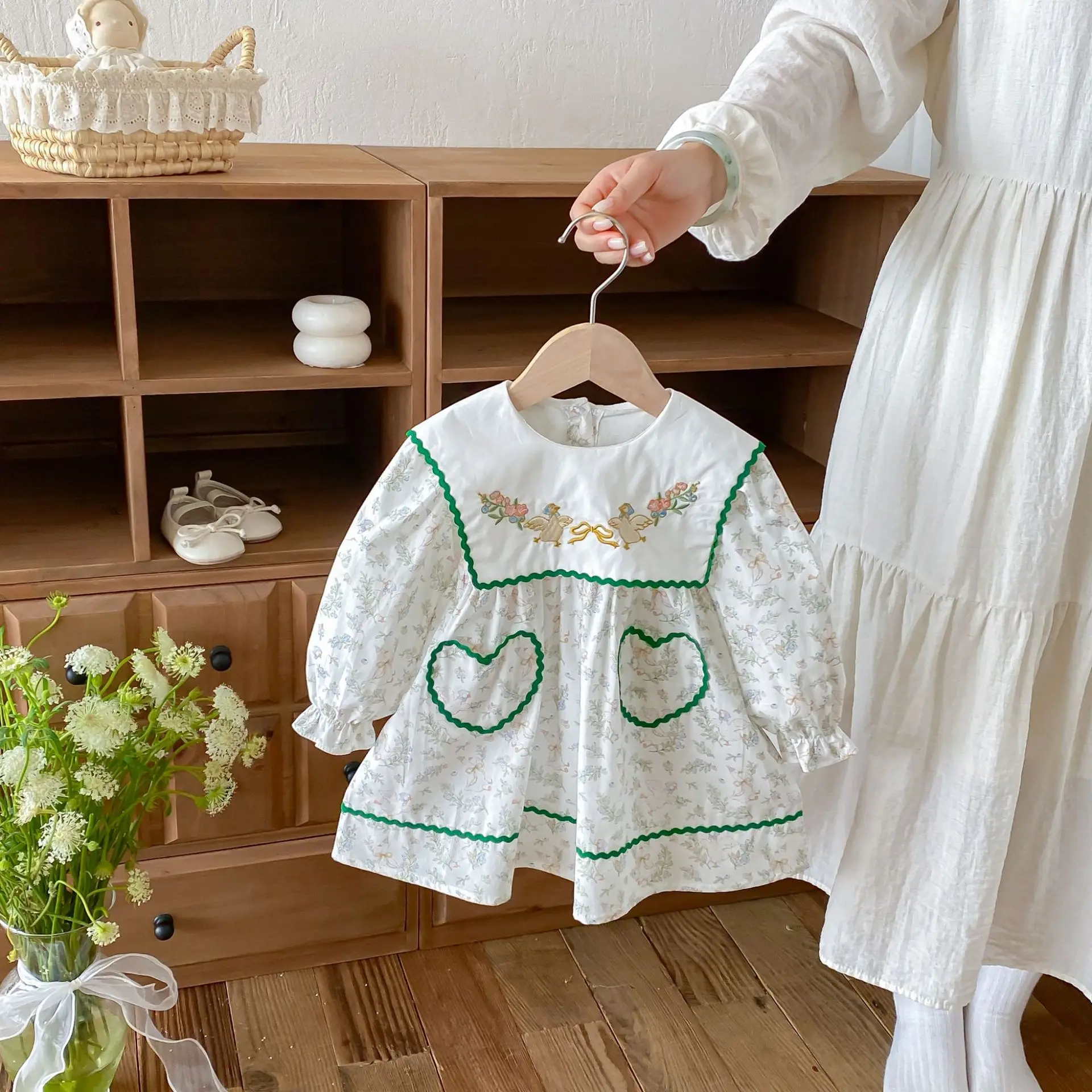 

2026 Autumn New Girls Long Sleeve Dress Children Princess Dress Baby Girl Cute Embroidery Large Lapel Dress Cotton Kids Clothes