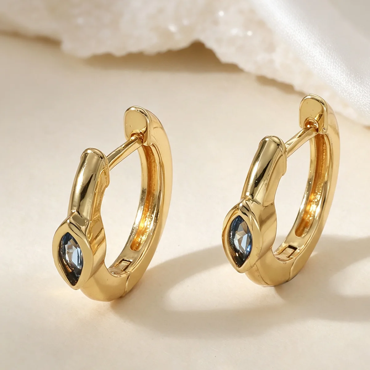 GANPUP Glänzende Zirkon-Augen-Creolen für Damen, Modische Neue Ohrpiercing-Schmuckstücke, Geschenk für Party und Hochzeit – Detail 4