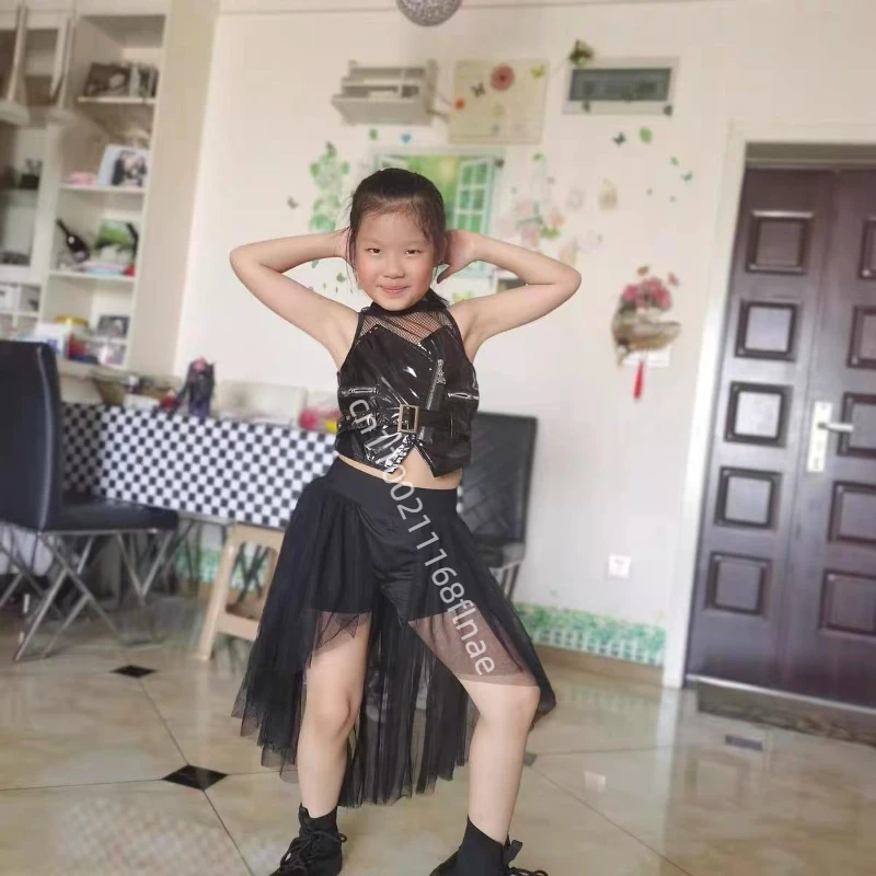 Costume da ballo di strada per bambini Abito da spettacolo Garza nera Set in pelle lucida Pista di modello jazz per ragazza stile hip-hop alla moda