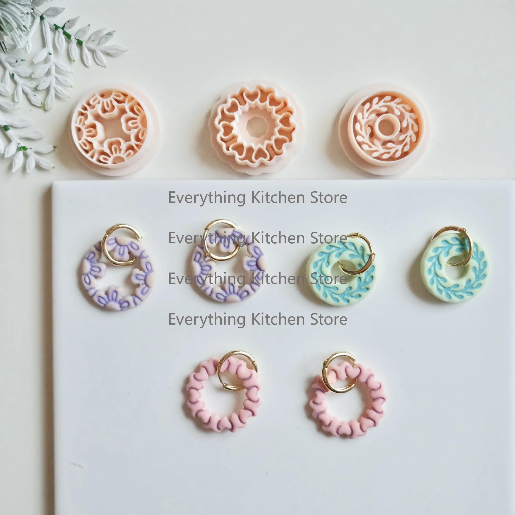 1pc Christmas Embossed Wreath Polymer Clay Cutter for Hoop Earrings Making, Detailed Flower Heart Leaves Wreath Clay Molds