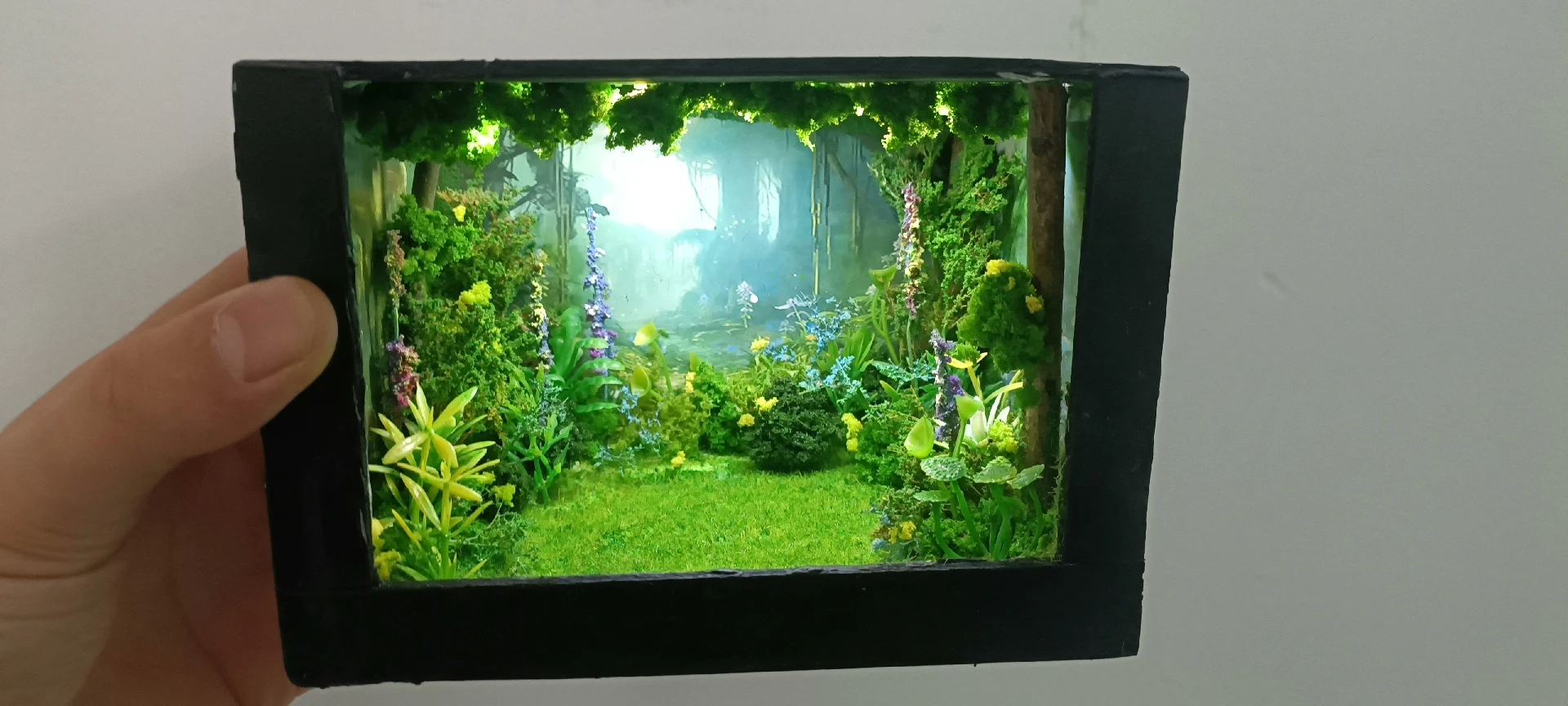 Miniature Forest Scene Model in Box - Micro Landscape Diorama with Central Grass Base for Ornaments, Aesthetic Desktop Decor