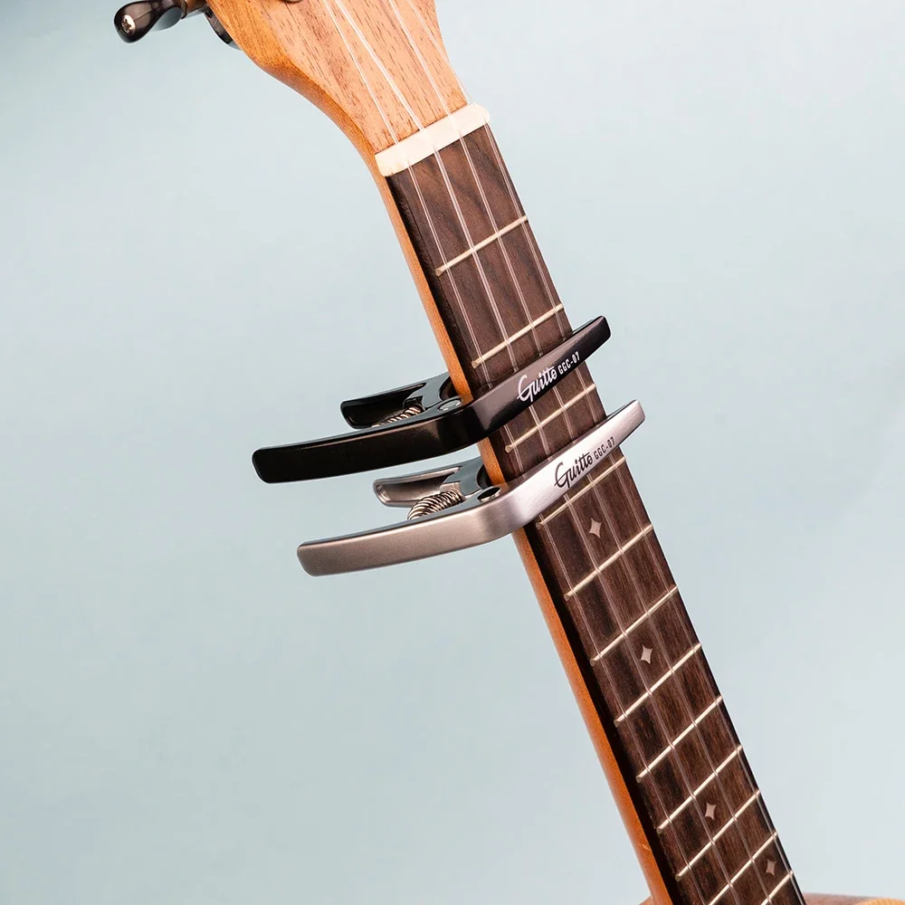 GUITTO GGC-07 Ukulele-Kapodaster, schnelle Zinklegierung, Ukelele-Änderungs-Stimmklemme, 4 Saiten, Hawaii-Gitarren-Kapodaster, Gitarrenteile und Zubehör – Detail 3